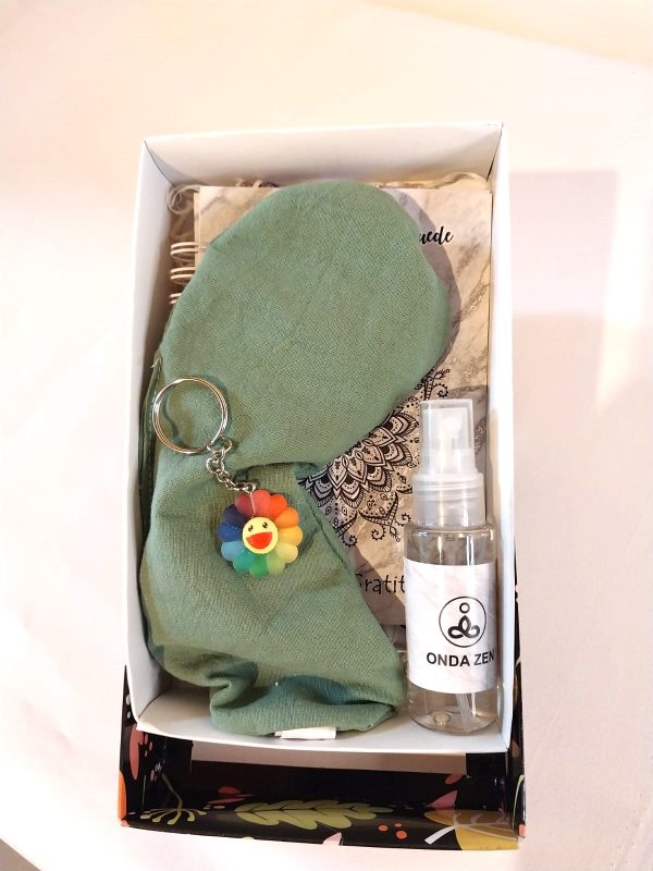Caja con antifaz y más